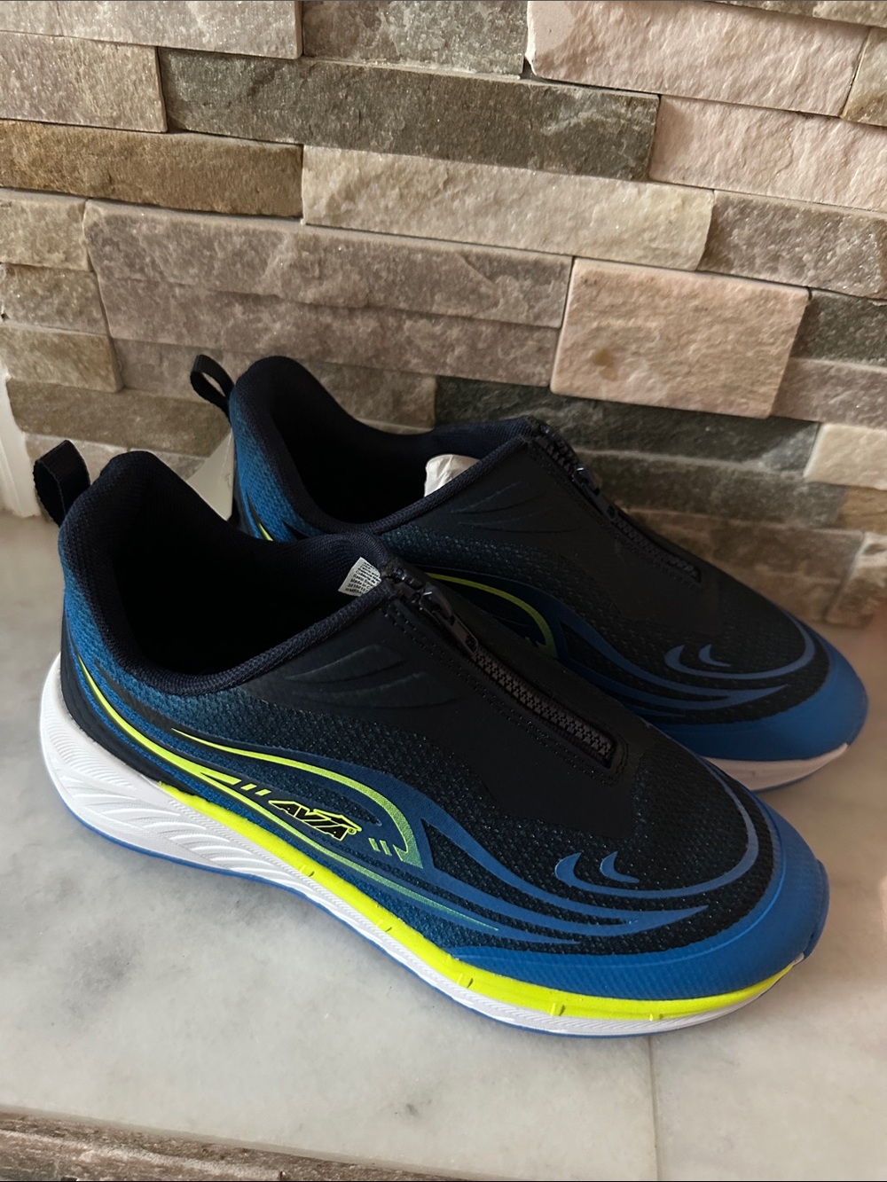 Big Kids Zip Easy On Athletic Sneakers Size 4